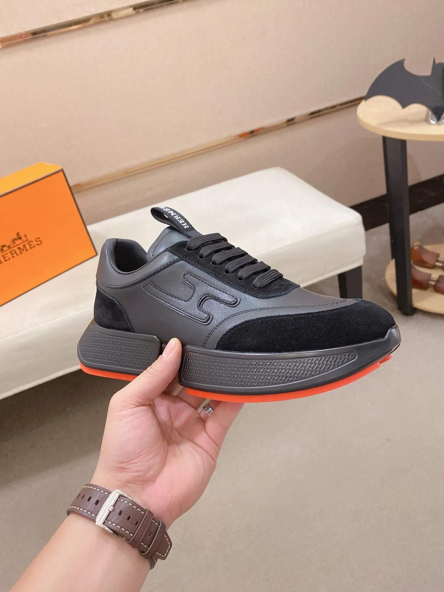 Men's clothing and shoes💰: 480💰《HERMES》【Classic original order·Version】Hermès; top 🔝purchasing agent🔍🔍men's latest 🇺🇸 counter sales simultaneously, imported from Italy original ▲▲cowhide ▲▲ (high-end, nobility, class) ) Exquisite workmanship (Italian 🇮🇹 imported water-dyed 🐂 cowhide lining) sole: original sole provided by the original factory, ⚠️exclusive double-layer activity·TPR·rubber·combined molded outsole; super comfortable·wear-resistant·non-slip·environmental protection The real thing is more beautiful if you take the real thing (high quality, follow the order). You can enter and exit the counter at will * Number of yards: 38-44 (45 can be customized and cannot be returned or exchanged)